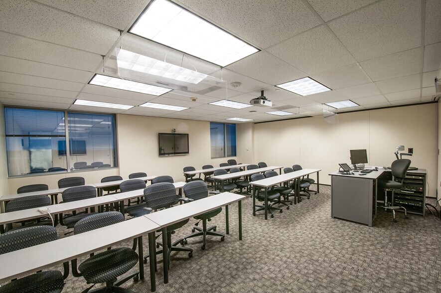 More Photos Of 7411 John Smith, San Antonio Office For Sale