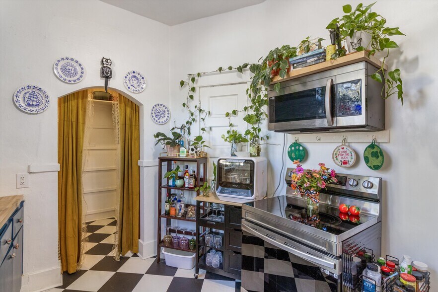 More Photos Of 2282 Central Ave, Memphis Loft Creative Space For Sale