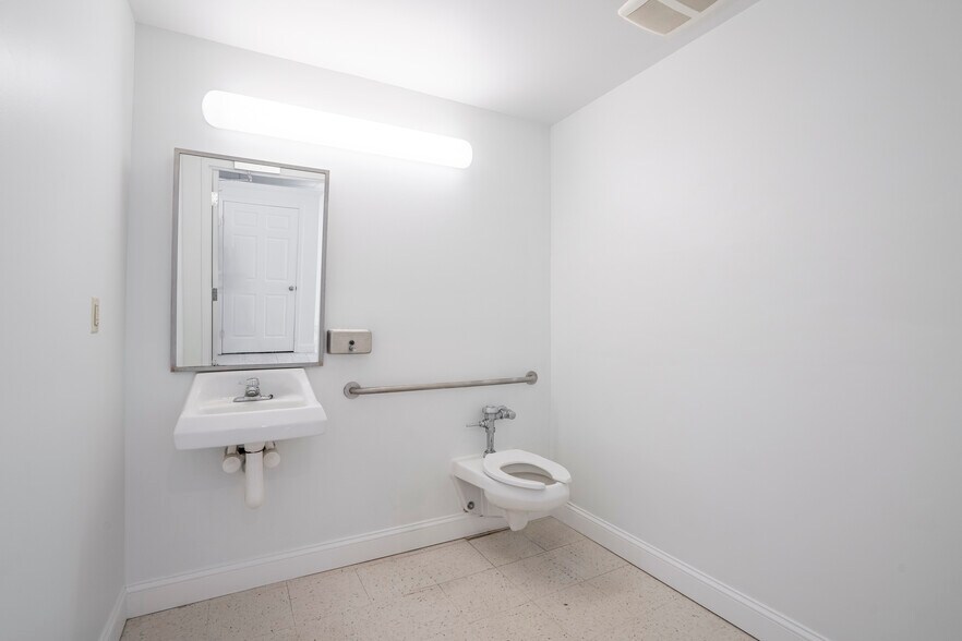 More Photos Of 47-53 Long Pond Rd, Plymouth Restaurant For Lease