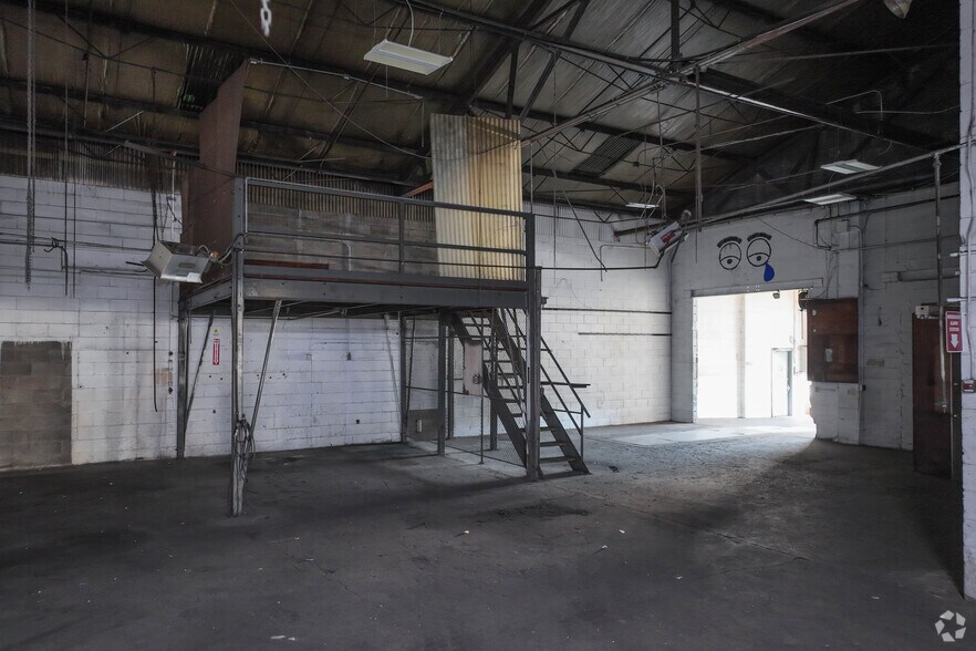More Photos Of 1729 Pennsylvania Ave, Monaca Manufacturing For Lease