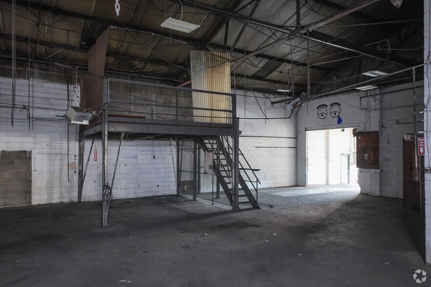 More Photos Of 1729 Pennsylvania Ave, Monaca Manufacturing For Lease