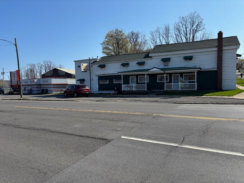 More Photos Of 201 Seneca St, Fulton Freestanding For Sale