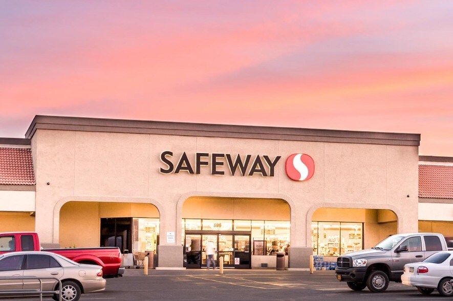 More Photos Of 541-599 W 4th St, Benson Unknown For Lease