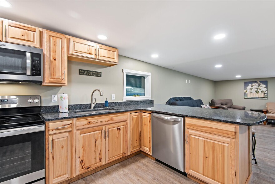 More Photos Of 86 Parsons St, Presque Isle Service Station For Sale