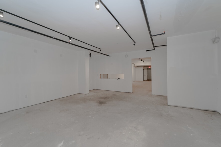 More Photos Of 131 W 14th St, New York Storefront Retail Residential For Lease