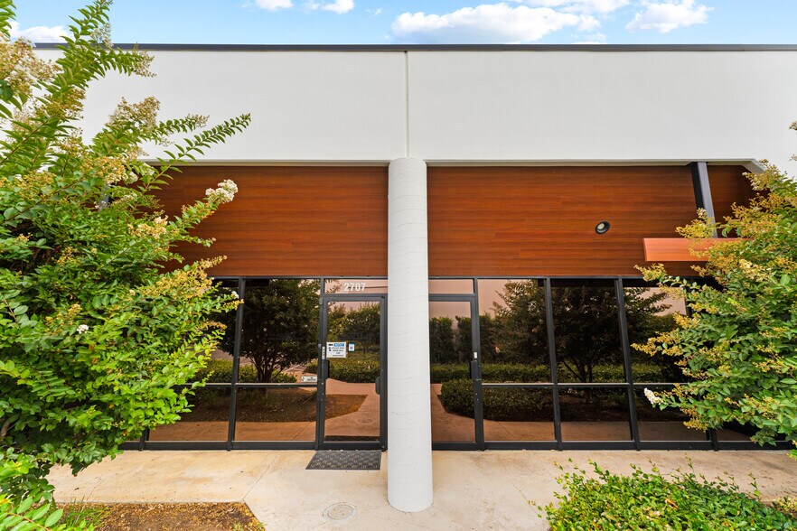 More Photos Of 2701-2715 Saturn St, Brea Light Distribution For Sale