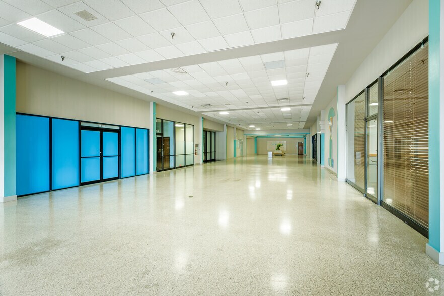 More Photos Of 35425 W Michigan Ave, Wayne Medical For Sale