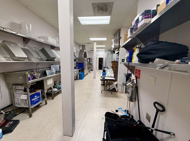 More Photos Of 615 SE Alder St, Portland General Retail For Sale