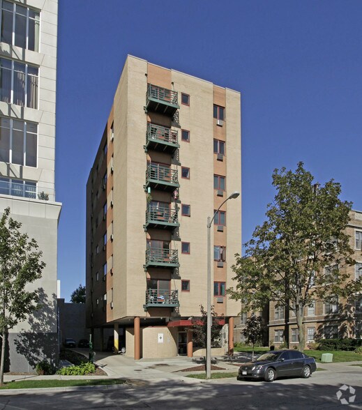 More Photos Of 1321 N Franklin Pl, Milwaukee Apartments For Sale