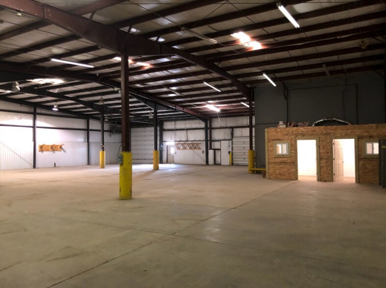 More Photos Of 19 Ransier Dr, West Seneca Light Distribution For Lease