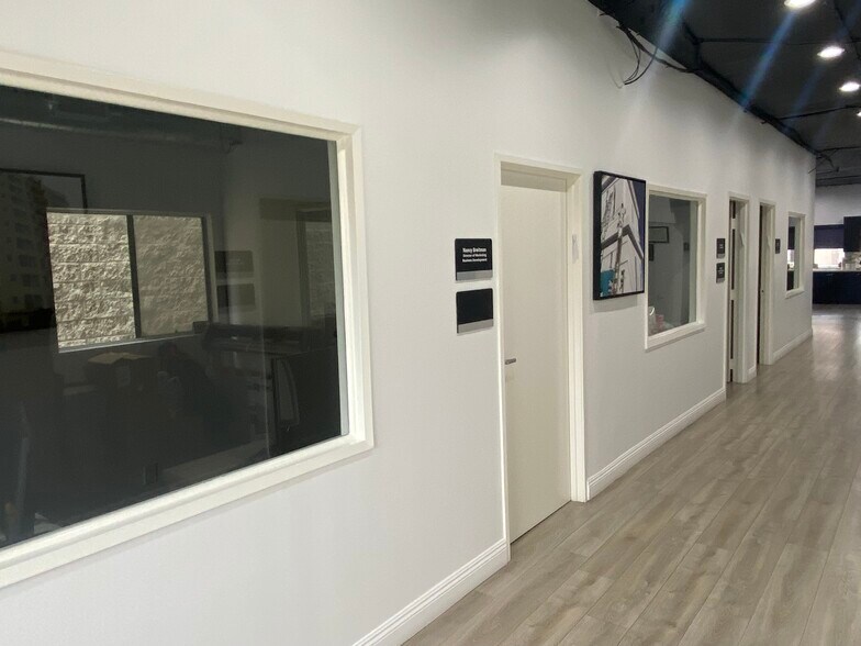More Photos Of 6930 Owensmouth Ave, Canoga Park Office For Lease