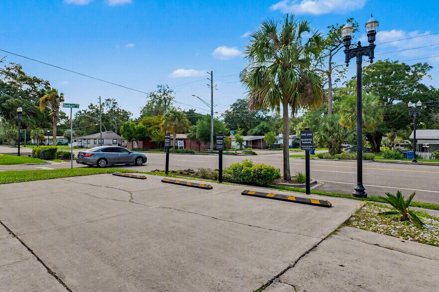 More Photos Of 1701-1709 Rogero Rd, Jacksonville Office Residential For Sale