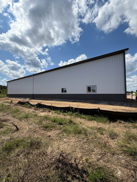 More Photos Of 3810 Drew Ave, Sandwich Light Manufacturing For Lease