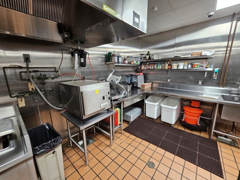 More Photos Of 8442 Parkwood Blvd, Plano Restaurant For Lease