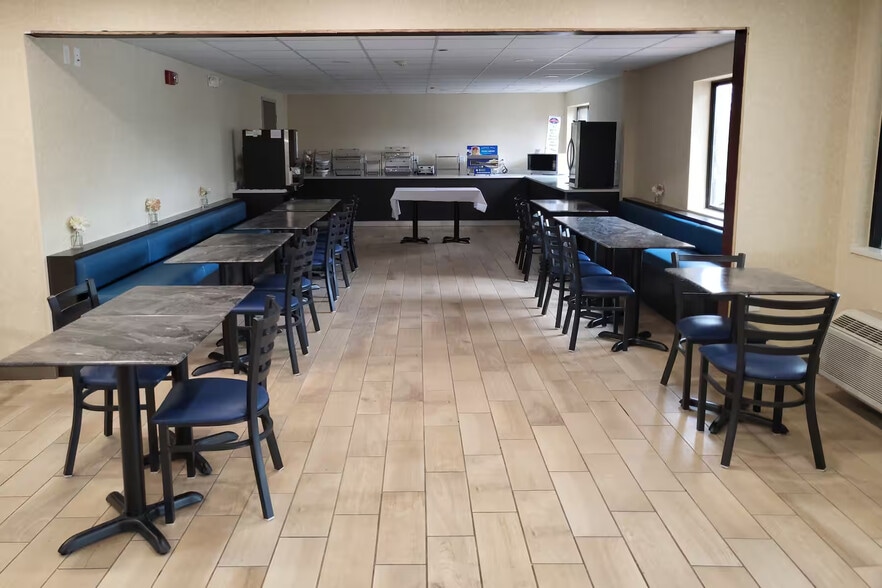 More Photos Of 6460 Dixie Hwy, Bridgeport Hotel For Sale