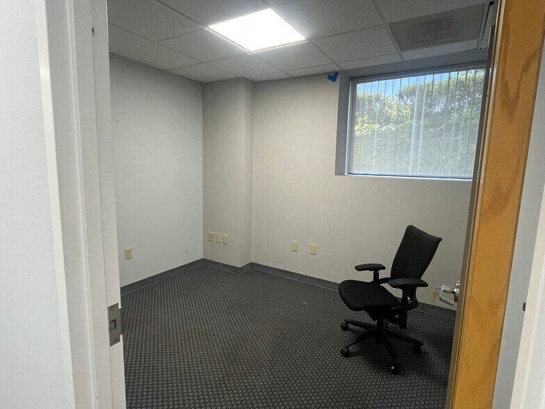 More Photos Of 800 S Main St, Mansfield Office For Lease