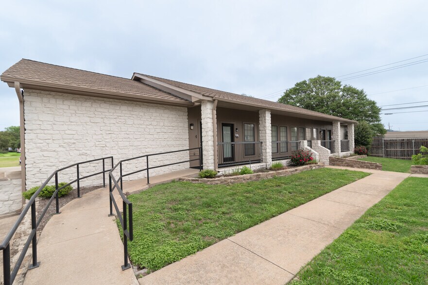 More Photos Of 13740 Research Blvd, Austin Office For Sale