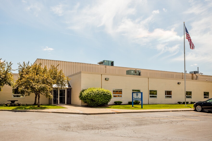 More Photos Of 23100-23300 Coolidge Hwy, Oak Park Freestanding For Sale