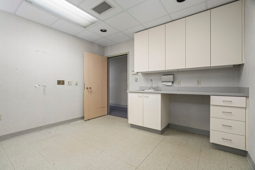 More Photos Of 170 Cardiology Pl, Commerce Healthcare For Lease