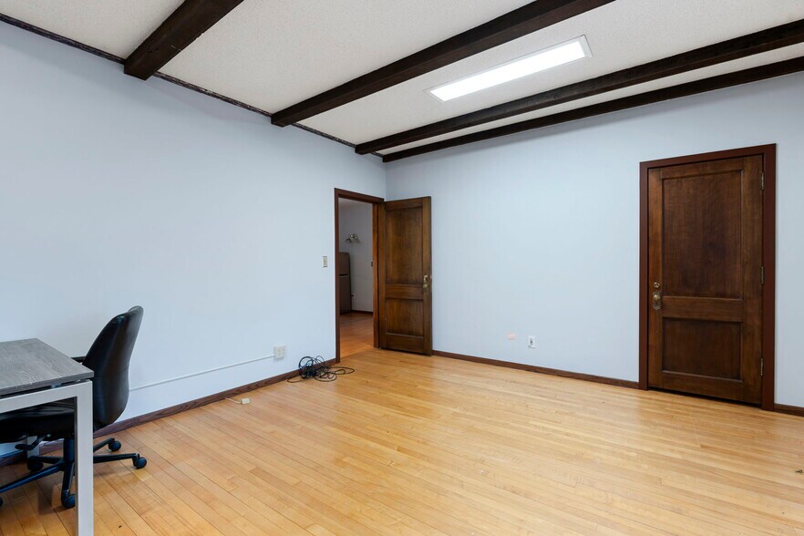 More Photos Of 3040 Lyndale Ave S, Minneapolis Office For Sale
