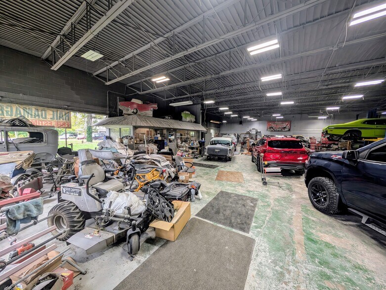 More Photos Of 7086 Southeastern Ave, Indianapolis Flex For Sale