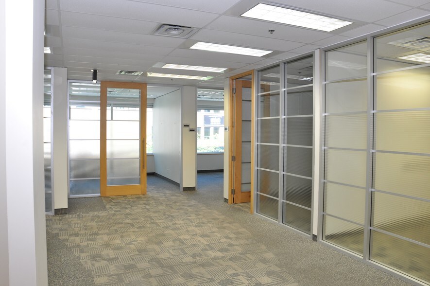 More Photos Of 245 Ouellette Ave, Windsor Office For Lease
