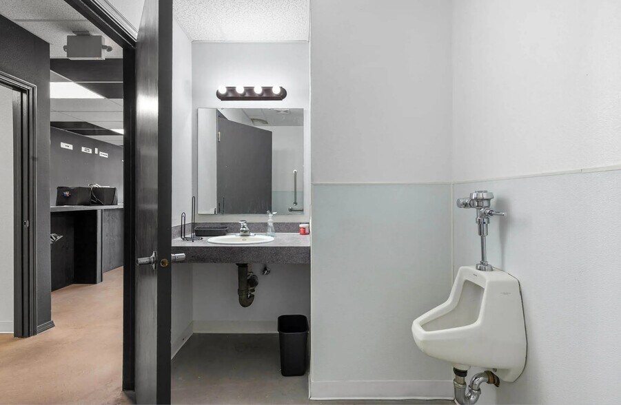 More Photos Of 588 SE Bishop Blvd, Pullman General Retail For Lease