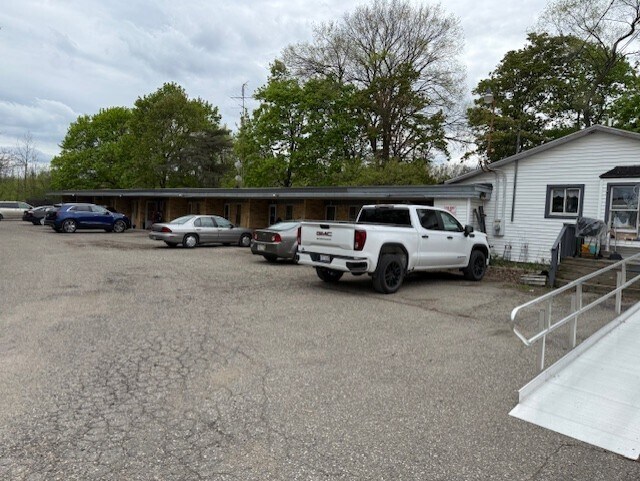 Primary Photo Of 10100 Saginaw St, Holly Apartments For Sale