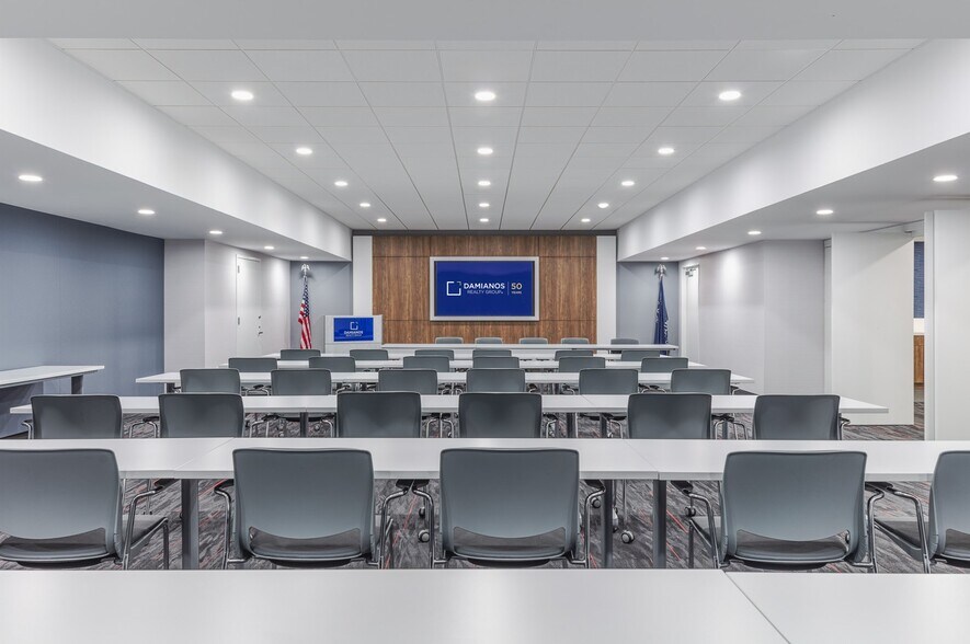 More Photos Of 50 Charles Lindbergh Blvd, Uniondale Office For Lease