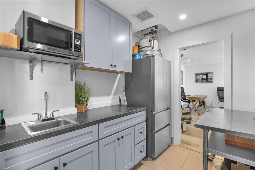 More Photos Of 930-932 Manhattan Beach Blvd, Manhattan Beach Office Residential For Sale