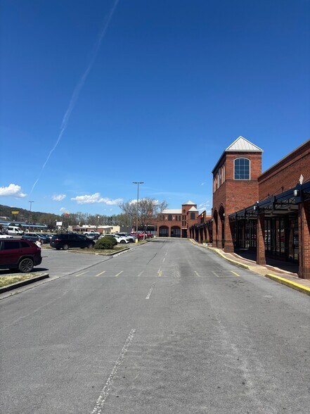 More Photos Of 1001 Market St, Dalton Unknown For Lease
