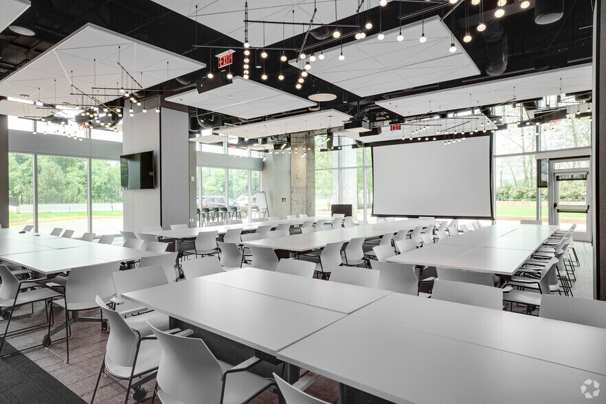 More Photos Of 8010 Towers Crescent Dr, Vienna Unknown For Lease