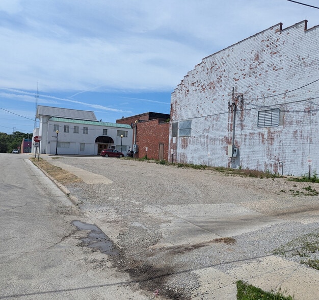 More Photos Of 701 Monroe Ave, Charleston Office For Sale