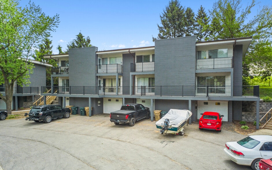 More Photos Of 1109 Catalpa Cir, Madison Multifamily For Sale