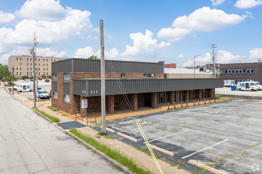 Primary Photo Of 111 W Lincoln St, Belleville Office For Sale