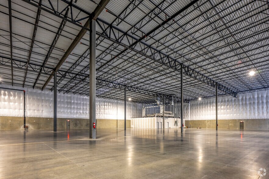 More Photos Of 6401 Foxley Rd, Upper Marlboro Distribution For Lease