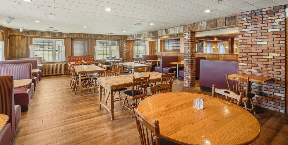 More Photos Of 650 N Main St, Sheffield Restaurant For Sale