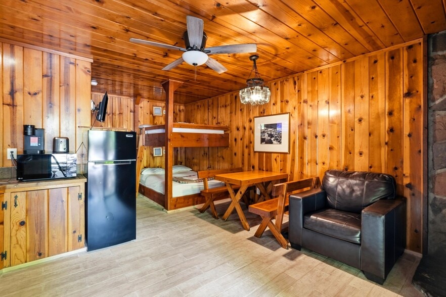 More Photos Of 1355 E Christopher Creek Loop, Payson Hotel For Sale