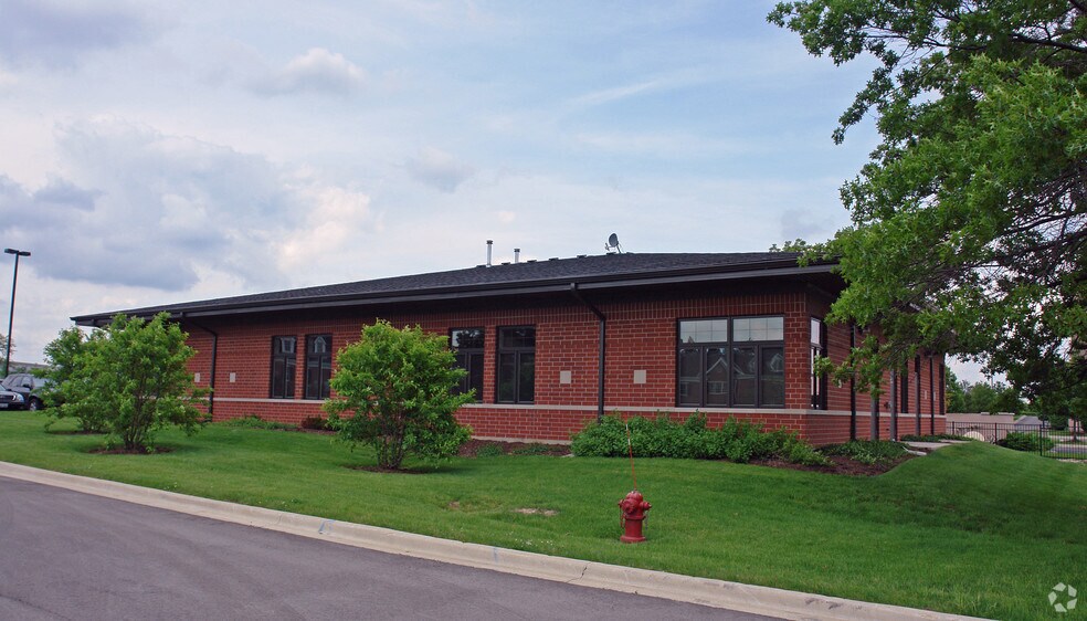 More Photos Of 7025-7035 Veterans Blvd, Burr Ridge Office For Sale