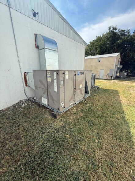 More Photos Of 1144 Buckstitch Rd, Sulphur Industrial For Sale