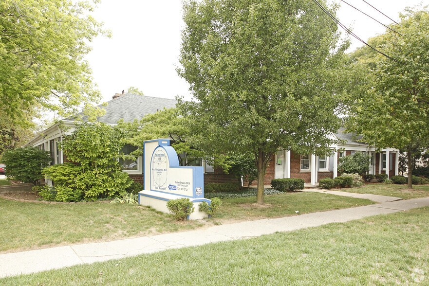 Primary Photo Of 2011-2017 Middlebelt Rd, Garden City Medical For Lease