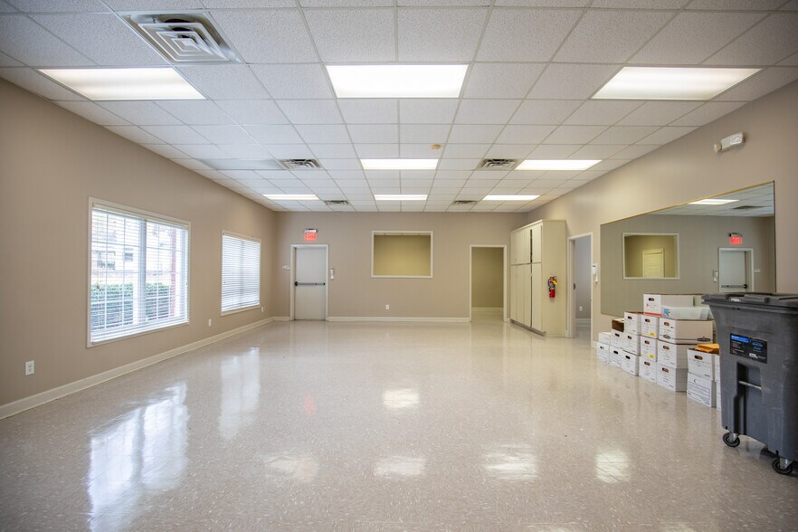 More Photos Of 1201 Columbia Dr, Milledgeville Medical For Sale