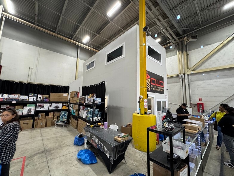 More Photos Of 3700 Pegasus Dr, Bakersfield Warehouse For Lease