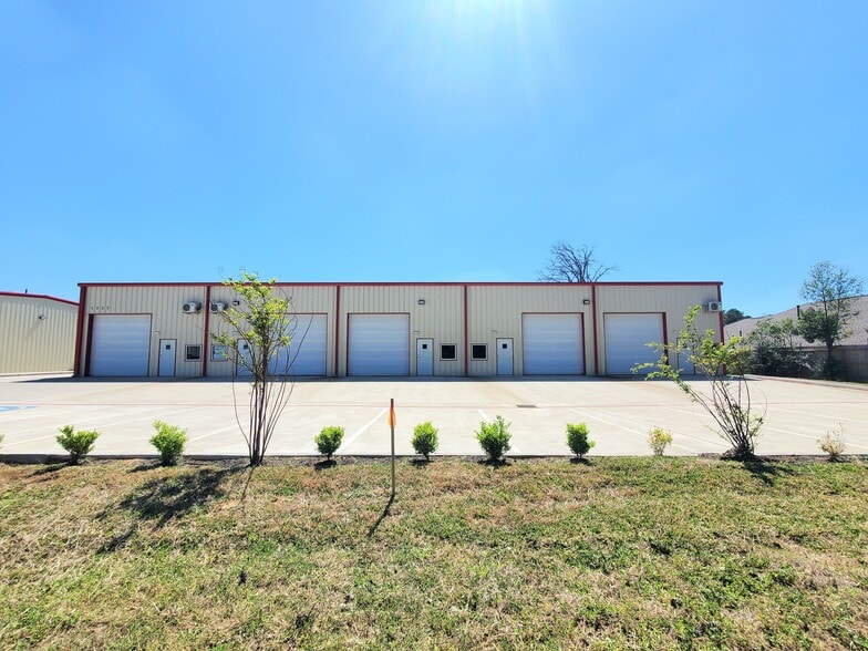 More Photos Of 1722 Cargill, Willis Flex For Lease
