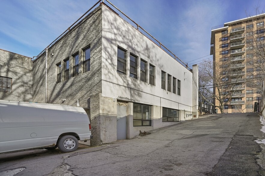 More Photos Of 164-170 Ferris Ave, White Plains Auto Repair For Lease