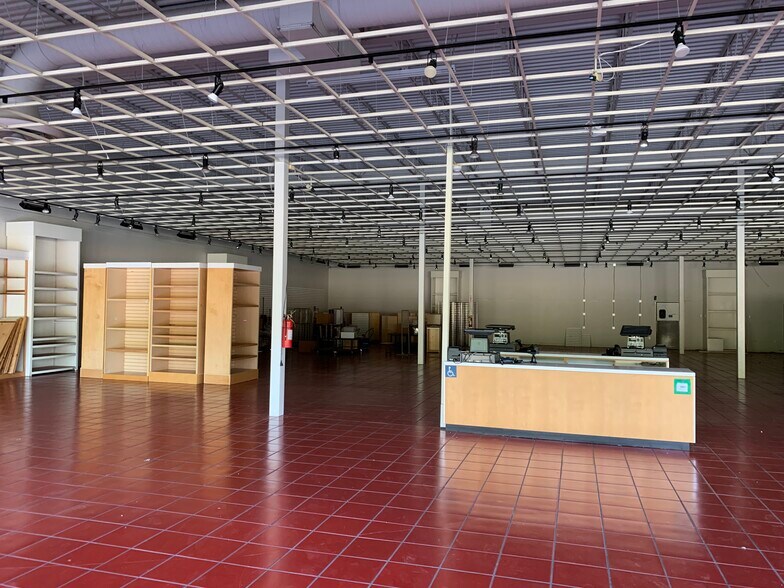 More Photos Of 300 Pearl Nix Pky, Gainesville Unknown For Lease