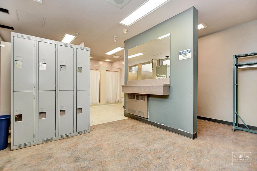 More Photos Of 1970 Merivale Rd, Ottawa Flex For Lease