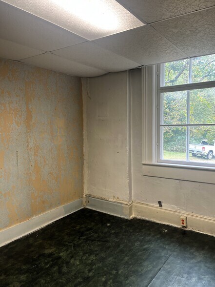More Photos Of 17925 W Old US Highway 12, Chelsea Specialty For Sale