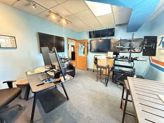 More Photos Of 922 S Park St, Madison Flex For Sale