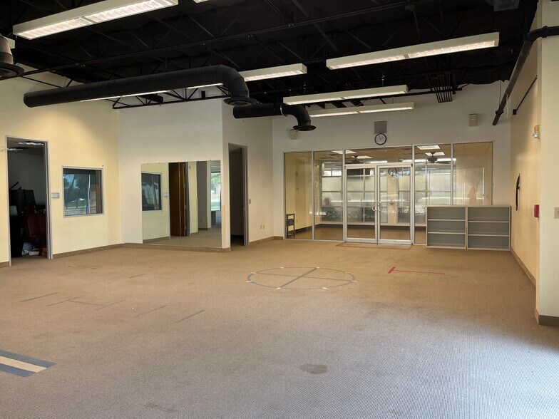 More Photos Of 1320 W Walnut Hill Ln, Irving Medical For Sale